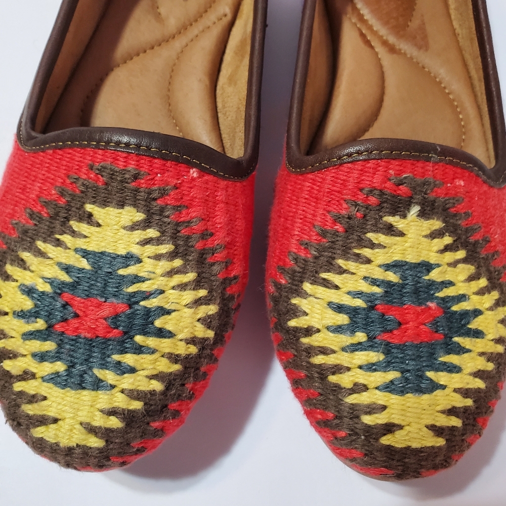 BORN Women's Giselle Red Slip On Southwestern Flat Size 7.5 - Picture 4 of 13